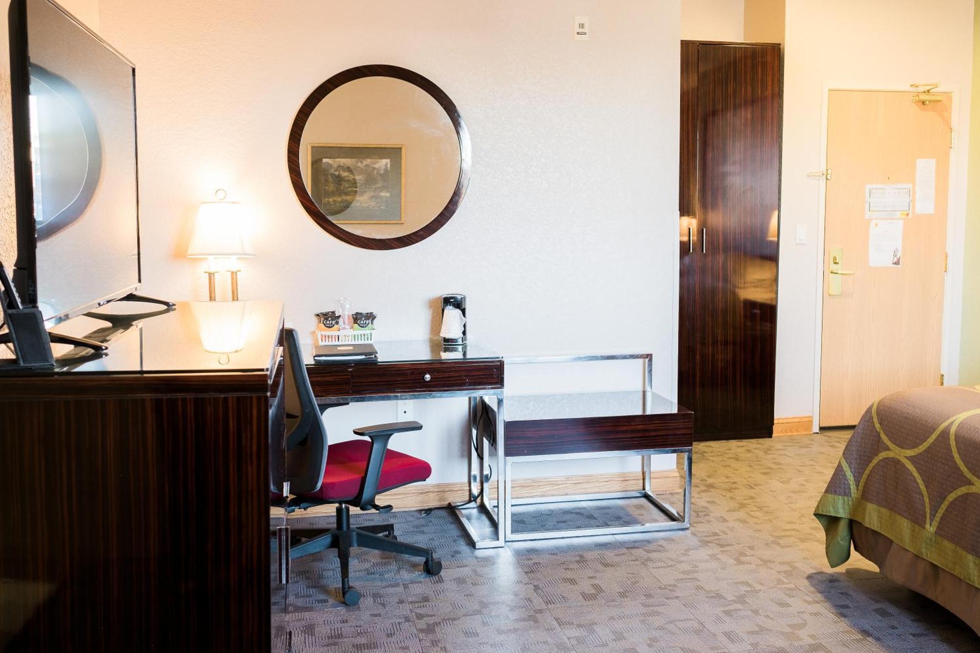 Deluxe Queen Room with Two Queen Beds - Non-Smoking